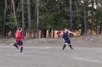 Die Freude war groß, als Fabian Bermühler in seinem ersten Spiel nach langer Verletzungspause den Siegtreffer erzielte.